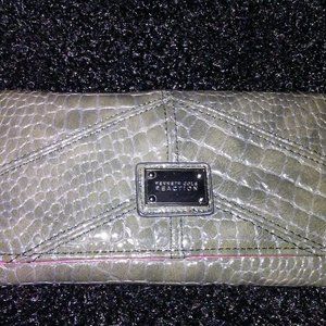 KENNETH COLE REACTION GRAY/PINK WALLET